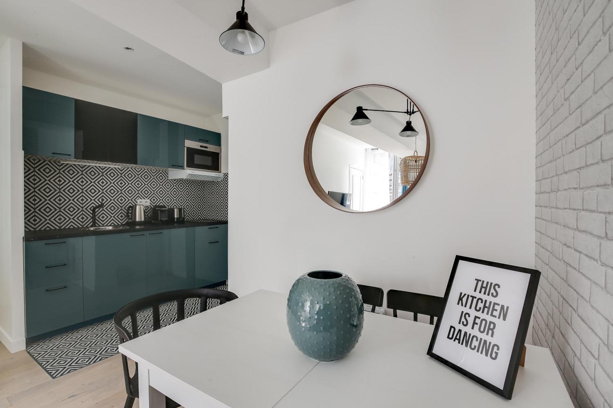 Promenade Bakeries From A Cozy Boho 1 Bedroom * Paris